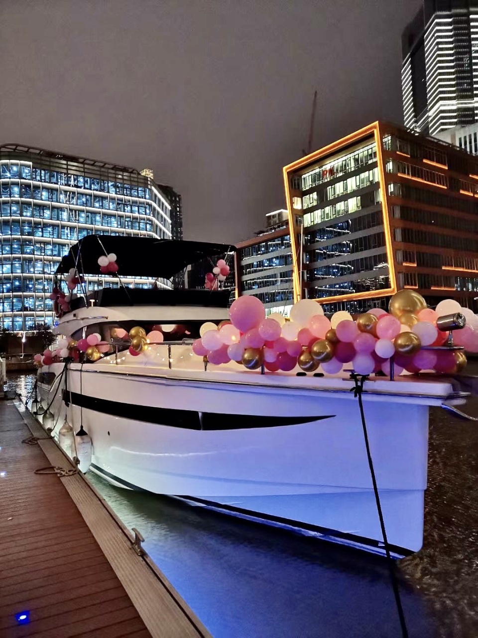 【上海游艇】上海浦西55英尺豪华游艇包船夜游外滩黄浦江醉美夜景~