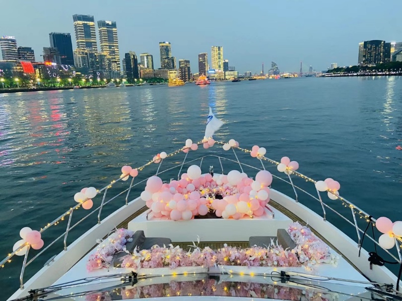 【上海游艇】上海游艇包船夜游黄浦江+生日布置大吉大利套餐