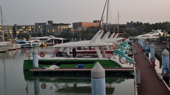 【陵水海钓】陵水富力湾游艇出海海钓双凡石海域海钓，鱼种丰富