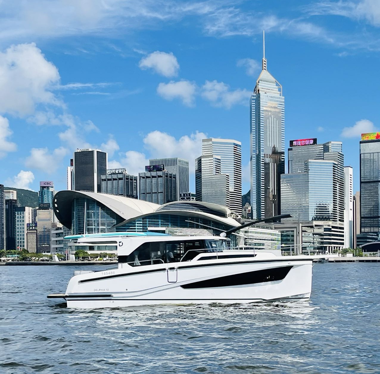 【香港游艇包船】德尔菲D10 SEDAN游艇_柴油