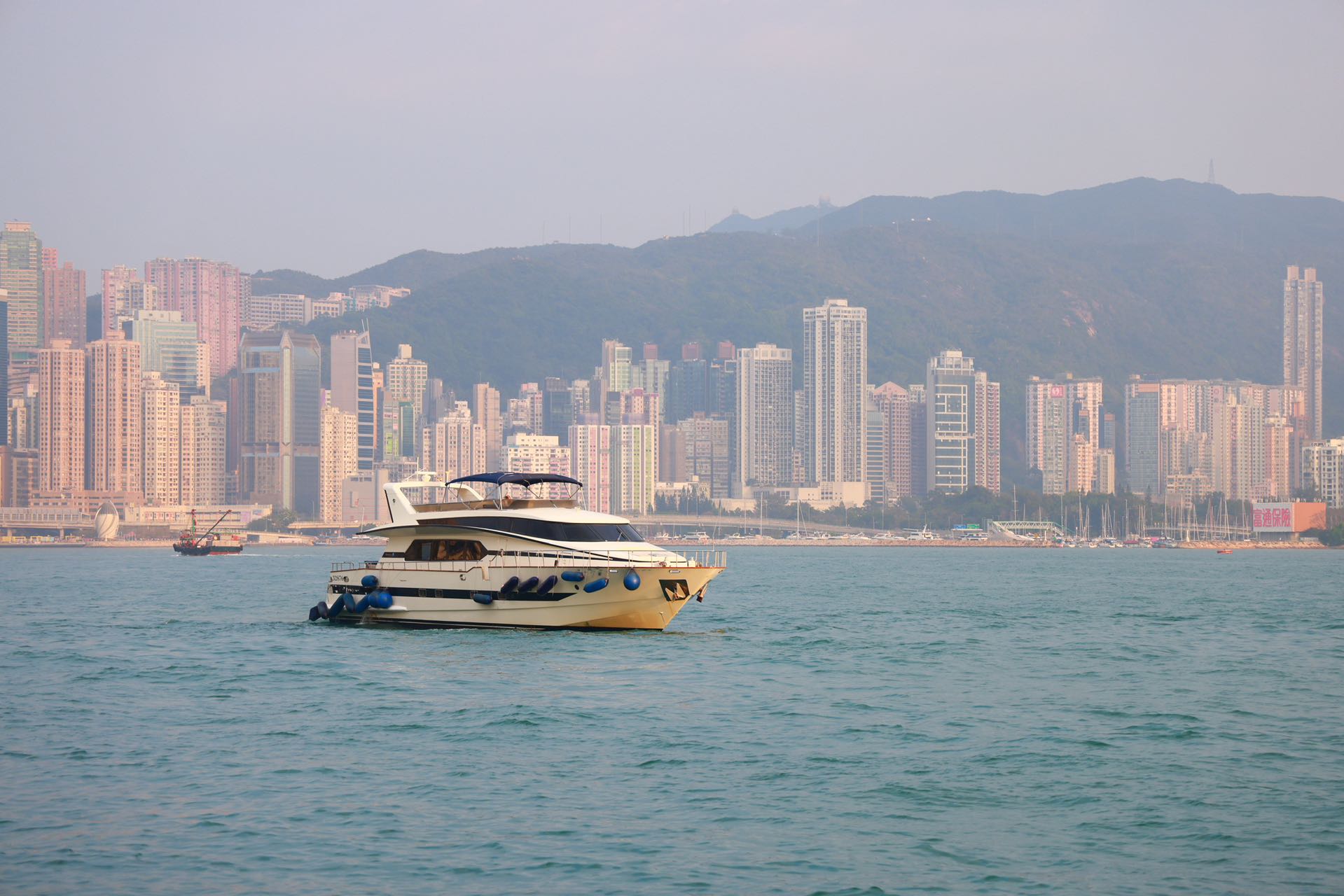 【香港游艇包船】香港游艇—92尺意大利进口