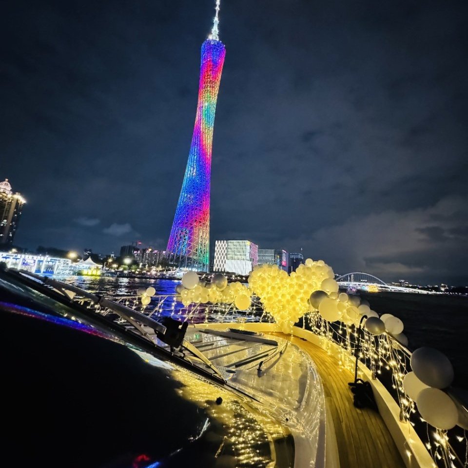 【广州游艇】86英尺豪华游艇包船含求婚场景布置游艇用餐跟拍摄影