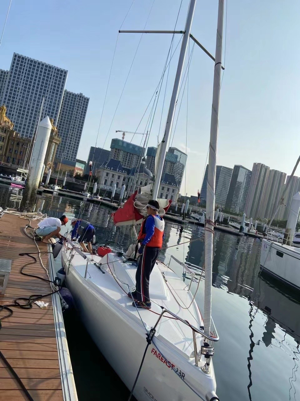 【大连帆船出海】大连东港23英尺运动帆船包船出海+水果饮料+帆船自驾体验+投喂海鸥