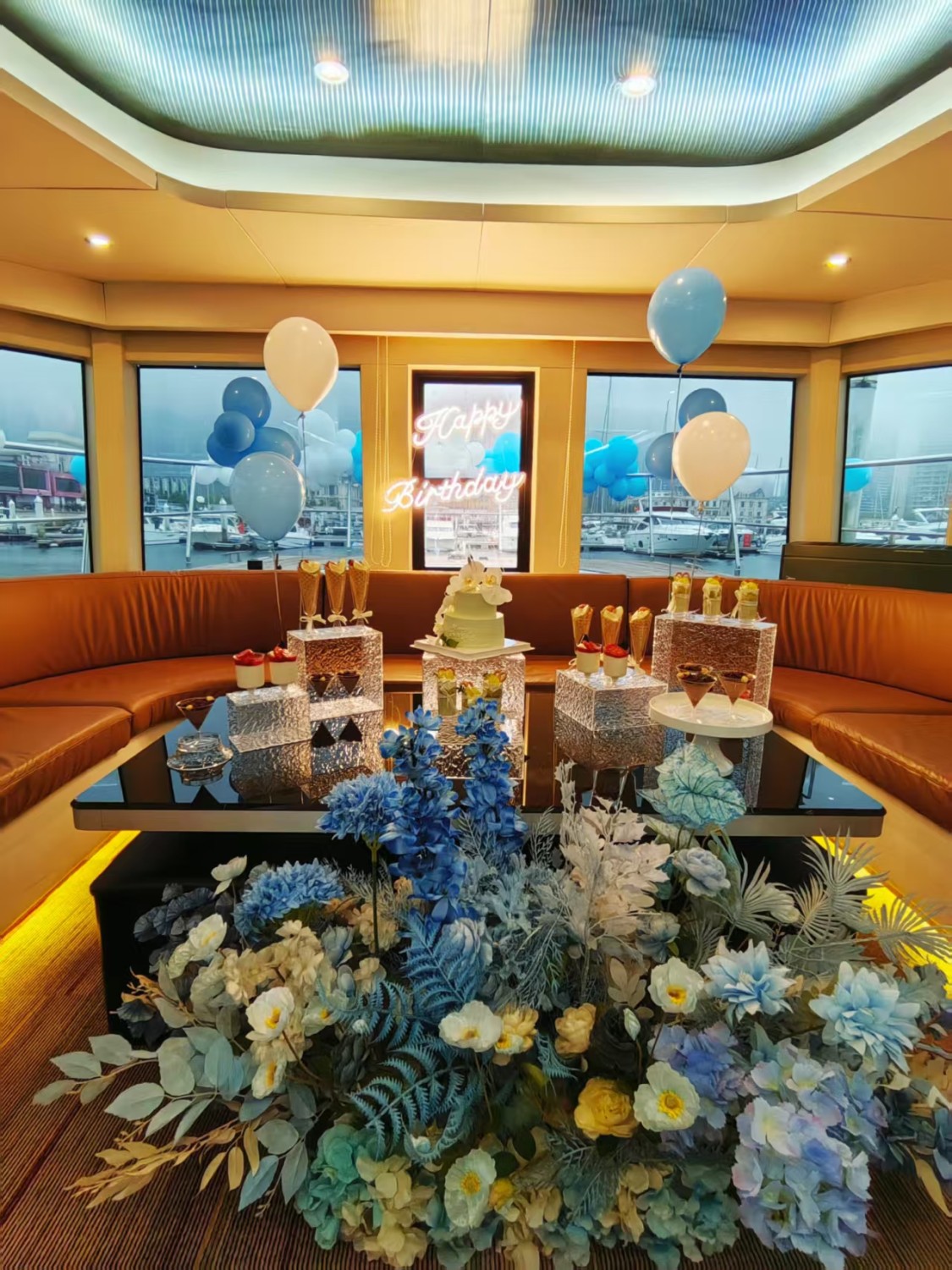 【大连游艇】生日求婚精选套餐大连东港62英尺游艇生日求婚出海套餐（3小时包船出海+生日求婚布置+游艇用餐）