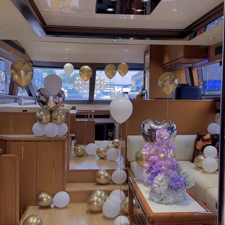 【广州游艇】甄选生日圆桌套餐86英尺豪华游艇包船夜游珠江含摄影